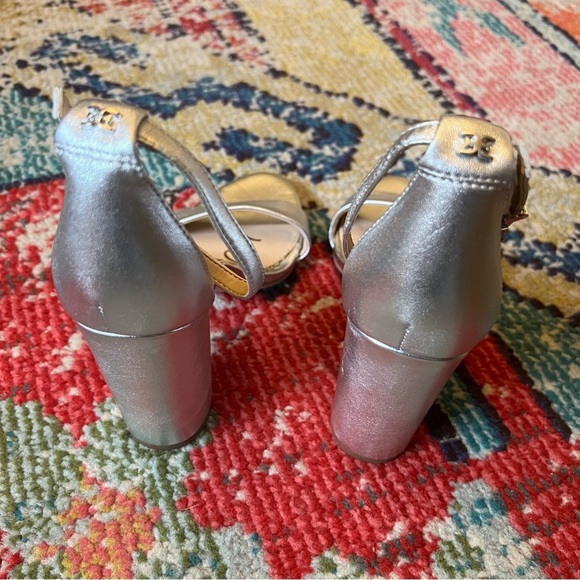 SAM EDELMAN Yaro Block Heel Leather Sandal 4"
Silver Shimmer Ankle Strap Party - Picture 4 of 6